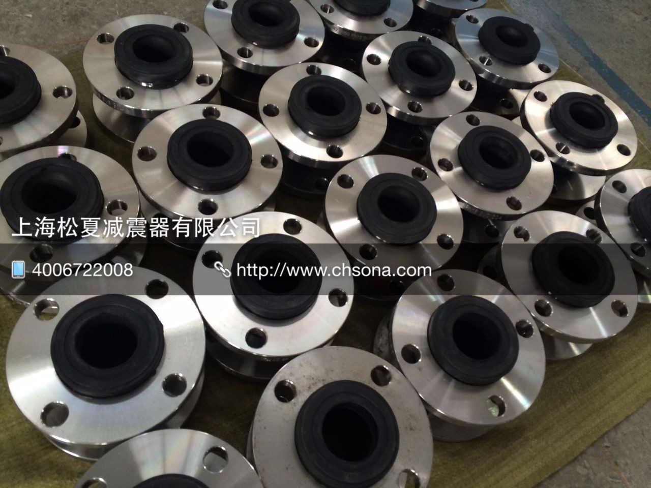 成都通用時(shí)代項(xiàng)目消費(fèi)管道用松夏橡膠接頭發(fā)貨圖片2